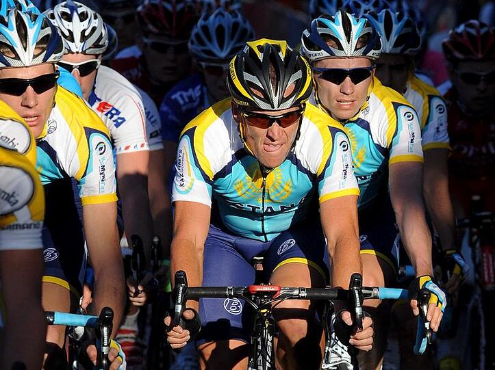 Nun, ein wenig fülliger ist Lance Armstrong schon geworden. Am Sonntag, beim Comeback, landete er im Hauptfeld.