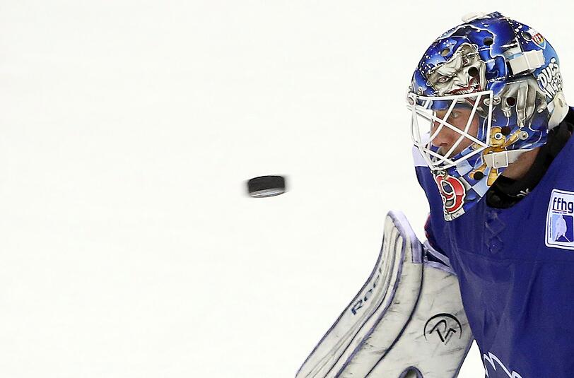 Steht als Nationalgoalie in Frankreich vor dem Tor und wird Nachfolger von Jochen Reimer beim EHC: Florian Hardy.