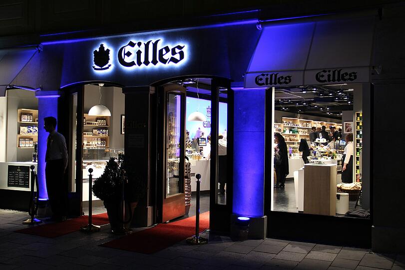 Ganz in Blau: Der neue Eilles.