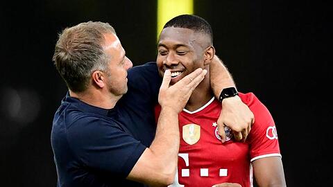 Hansi Flick hat erneut um einen Verbleib von David Alaba beim FC Bayern München geworben.