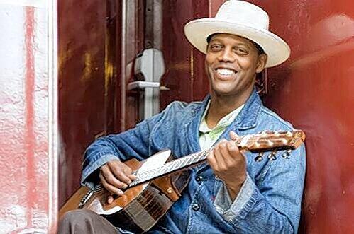 Spielt am Sonntag bei den Rother Bluestagen: Eric Bibb. Ein Jahr vor seinem 60. Geburtstag veröffentlichte der Akustik-Blueser ein Album im Stil seines Delta-Blues-Idols Bukka White.