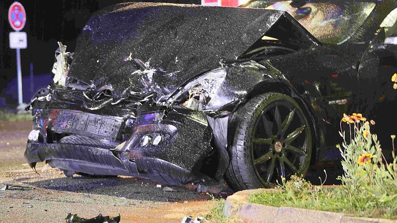 Mühldorf am Inn: Bei einem Verkehrsunfall wurden sechs Personen verletzt.