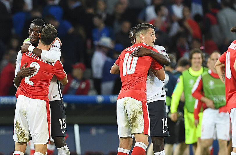 Jetzt erstmal durchatmen: Die Schweiz und Frankreich stehen sicher im Achtelfinale der EURO.