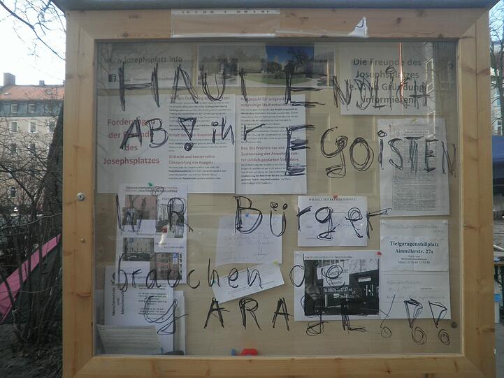 Eindeutige Botschaft: Die Garagen-Befürworter haben den Protest am Josephsplatz satt.