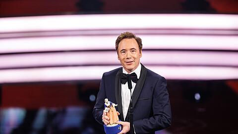 Schauspieler Michael Bully Herbig bedankt sich während der Verleihung des Bayerischen Filmpreises.