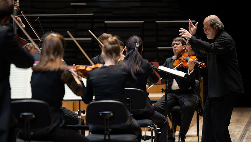 Andrea Marcon und die Münchner Philharmoniker in der Isarphilharmonie. Andrea Marcon und die Münchner Philharmoniker in der Isarphilharmonie.