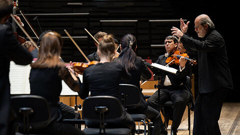 Andrea Marcon und die Münchner Philharmoniker in der Isarphilharmonie.