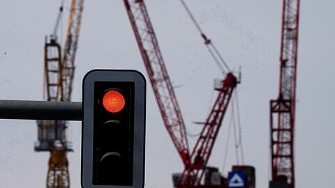Seit Jahren bremsen immer neue Krisen die deutsche Wirtschaft aus. (Symbolbild)