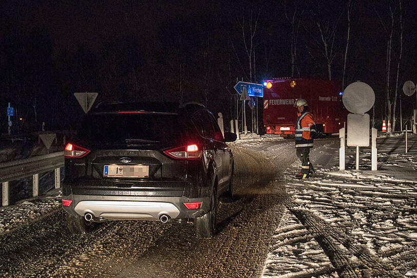 Bilder vom Donnerstagabend: Der Verkehr staut sich auf der A8.