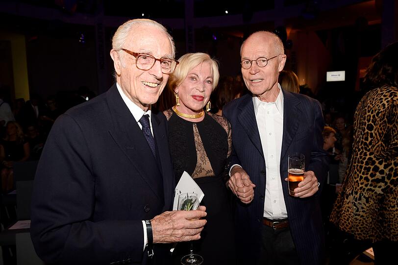 Alles für die Kunst: Herzog Franz von Bayern, Ingvild Goetz und Udo Brandhorst (r.).