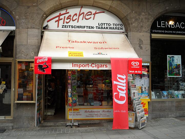 Traditionsgeschäft: Direkt am Rindermarkt gibt es am Mittwoch, 31. Juli, bei Wolfgang Fischer Butterbrezn und die AZ gratis.