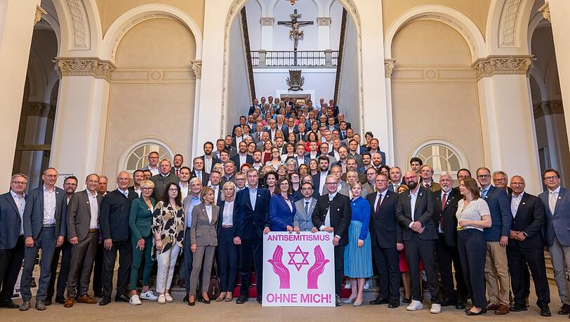 Seltene Einigkeit im Landtag: Vier Fraktionen setzen gemeinsam ein Zeichen gegen Antisemitismus.