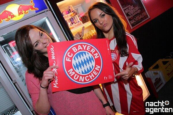 Auch beim "Musikverkehr" in der Nachtgalerie tummelten sich die Bayern-Fans. Mehr Bilder unter: www.nachtagenten.de