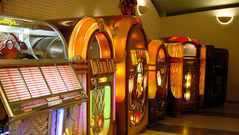 Nostalgie! Die Börse in der Heßstraße zeigt am Wochenende unter anderem Jukeboxen aus den 30er bis 70er Jahren. Nostalgie! Die Börse in der Heßstraße zeigt am Wochenende unter anderem Jukeboxen aus den 30er bis 70er Jahren.