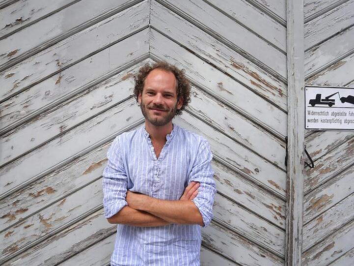 Der Kabarettist Maxi Schafroth. Foto: picture alliance / Karl-Josef Hildenbrand/dpa/Archivbild