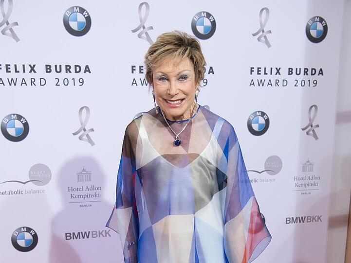 Antje-Katrin Kühnemann posiert bei der Verleihung des Felix Burda Awards für die Kamera. Foto: Jörg Carstensen