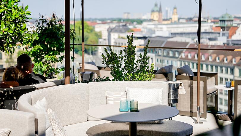 Lauschig, exklusiv und spektakul&auml;r: Der Blick von dieser Terrasse des Hotels Koenigshof ist wirklich spektakul&auml;r.