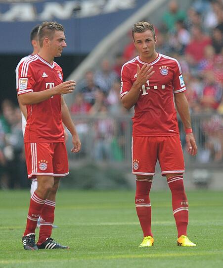 PHILIPP LAHM: Note 3
Vor Boateng postiert, werkelte im Zentrum mit, fand sich aber nicht so richtig ein. Erst als Pep auf 4-3-3 umstellte, flankte er siegbringend auf Ribérys Haupt.