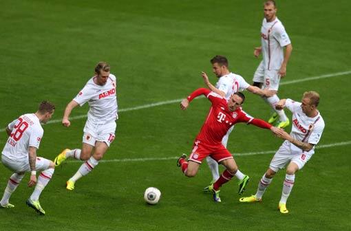 Franck Ribéry: Note 1. Ribe-rumms! Kometenhafter Freistoß in den Giebel zum 2:0 &ndash; schon sein neuntes Pflichtspieltor. Brillant im Zusammenspiel mit Alaba. Weltfußballer? Oui!