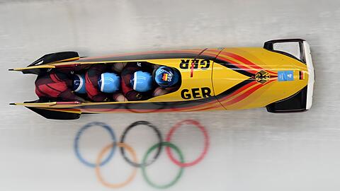 Mit Weltcup-Dominator Francesco Friedrich setzte sich in Peking der Favorit mit Doppel-Gold durch.