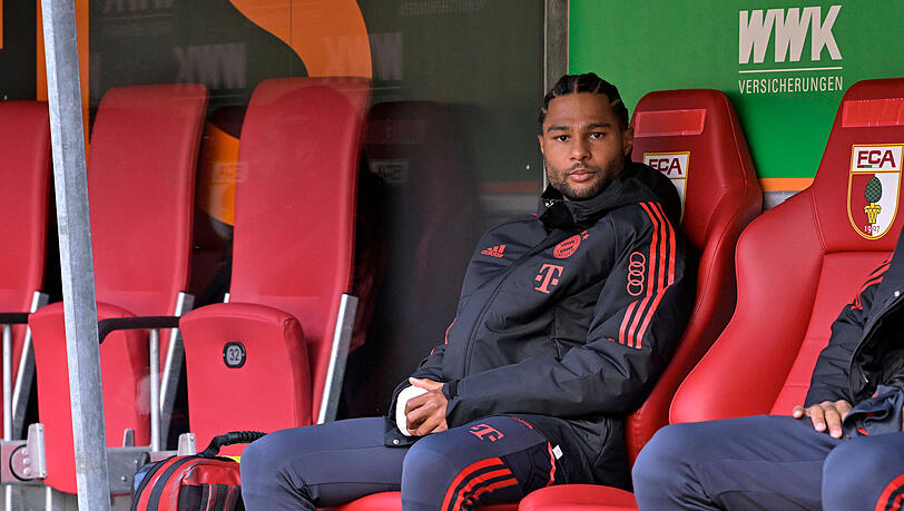 Serge Gnabry saß gegen Augsburg zunächst nur auf der Bank.