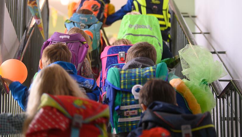 Für die neuen Erstklässler im kommenden Schuljahr gilt ein Anspruch auf Ganztagsbetreuung. (Symbolbild) Für die neuen Erstklässler im kommenden Schuljahr gilt ein Anspruch auf Ganztagsbetreuung. (Symbolbild)