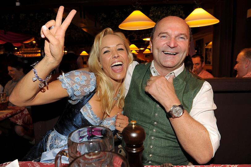 Sexy Davorka im dunklen Dirndl, Patrick Lindner feiert Geburtstag im Hippodrom: Die Bilder von der Promi-Wiesn