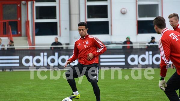 Seit Dienstag wieder im Training mit den Kollegen: Thiago Alcántara. Foto: twitter.com/FCBayern Seit Dienstag wieder im Training mit den Kollegen: Thiago Alcántara. Foto: twitter.com/FCBayern