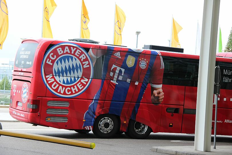 Bilder vom Flughafen München: Der FC Bayern vor dem Abflug in die USA.