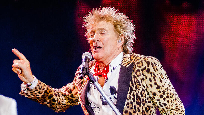 Abstehende Haare und auffälliges Sakko: Die Markenzeichen von Rod Stewart