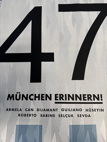 Statt des Spruchs "Football for the People" werden beim Pokalspiel gegen Kiel das Logo der Initiative "M&uuml;nchen Erinnern" sowie die Namen der beim OEZ-Attentat get&ouml;teten Menschen zu sehen sein.