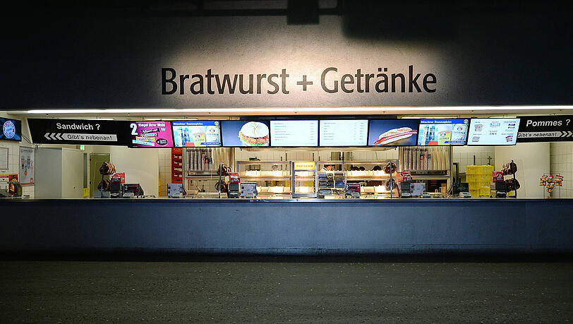 Wer in der Münchner Allianz Arena ein Bier und eine Brastwurstsemmel kaufen will, muss bundesligaweit am meisten bezahlen. Wer in der Münchner Allianz Arena ein Bier und eine Brastwurstsemmel kaufen will, muss bundesligaweit am meisten bezahlen.