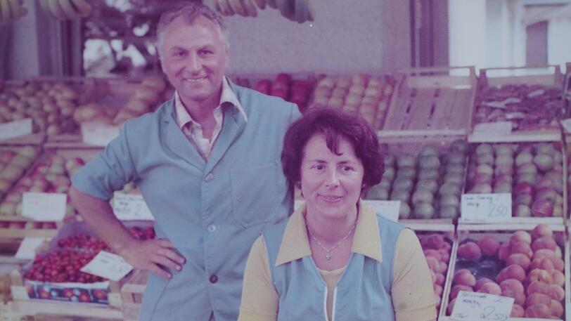 Helmut Breus Eltern in den 80ern. Schon damals hatten sie ihren Obststand auf dem Markt.