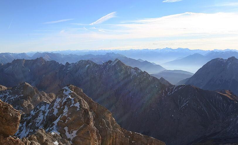 Die stabile Hochdruckwetterlage in den bayerischen Alpen dauert an.
