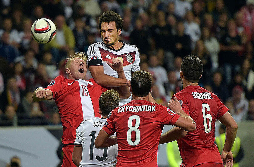 Die DFB-Elf gewinnt das wichtige EM-Qualispiel gegen Polen mit 3:1 und ist jetzt ganz nah dran an der Europameisterschafts-Teilnahme. Die Bilder.
