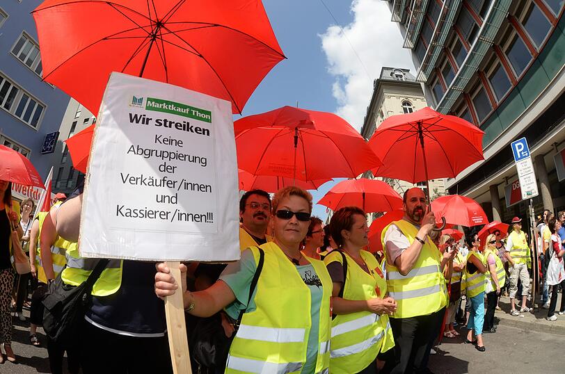 12. Juli 2013: Beschäftigte im Einzelhandel streiken für bessere Tarifverträge.