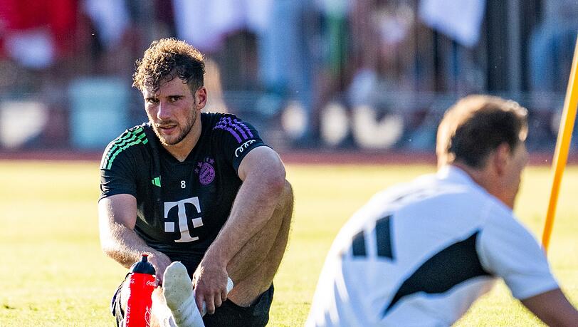 Münchens Leon Goretzka dehnt sich.