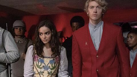 Rachel Zegler (l.) tritt in "Die Tribute von Panem: The Ballad of Songbirds and Snakes" die Nachfolge von Jennifer Lawrence an.