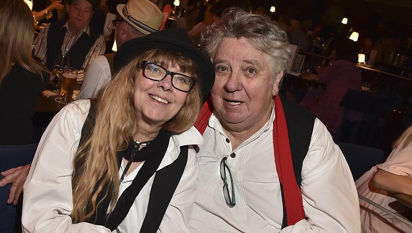 Michael Schanze trauert um Partnerin Uschi: Sie starb vor wenigen Wochen im Alter von 70 Jahren. Michael Schanze trauert um Partnerin Uschi: Sie starb vor wenigen Wochen im Alter von 70 Jahren.