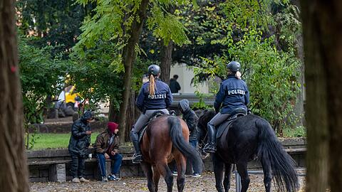 Polizei und der Kommunale Außendienst sollen kontrollieren, ob die Verbote eingehalten werden. (Archivbild)