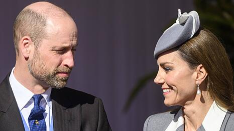 Prinz William und Prinzessin Kate haben sich mit einer Auszeichnung bei ihrer Nanny bedankt.