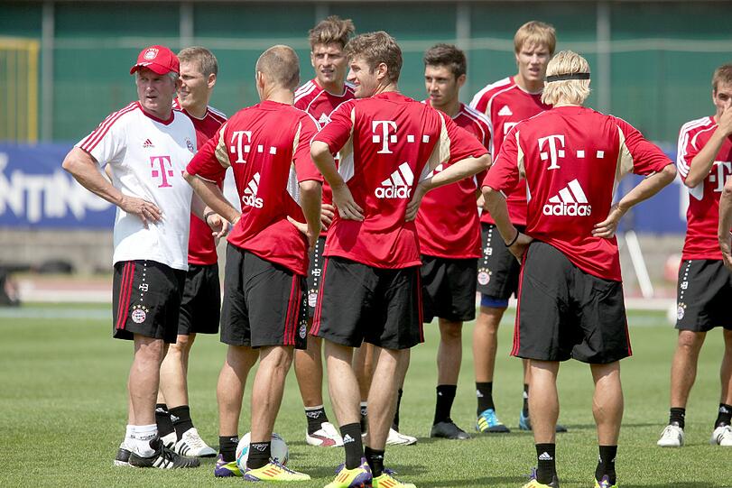 Ribéry ist wieder dabei, Lahm und Heynckes schreiben Autogramme, Neuer hechtet nach dem Ball: Bilder aus dem Trainingslager der Bayern am Gardasee