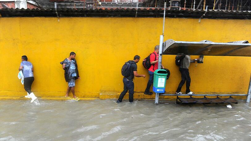 In Recife erwartet die USA und Deutschland eine Wasserschlacht. Die irren Regen-Bilder aus Recife! In Recife erwartet die USA und Deutschland eine Wasserschlacht. Die irren Regen-Bilder aus Recife!