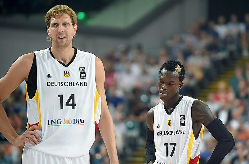 Gegen Italien wollen die deutschen Basketballer um ihre NBA-Stars Dirk Nowitzki (l.) und Dennis Schröder Wiedergutmachung betreiben.