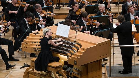 Iveta Apkalna spielt Poulenc im Gasteig.
