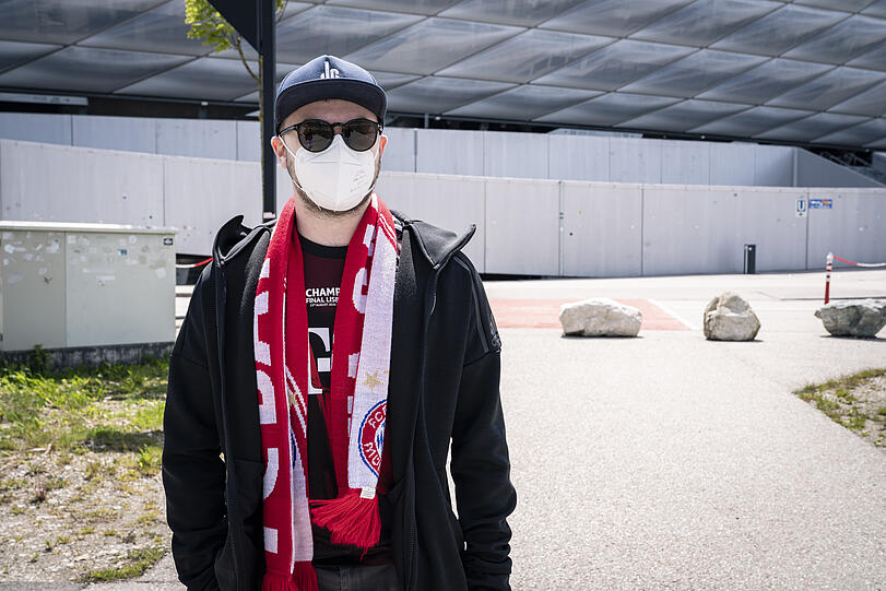 Einer der wenigen glücklichen Kartenbesitzer: Bayern-Fan Christopher (20)