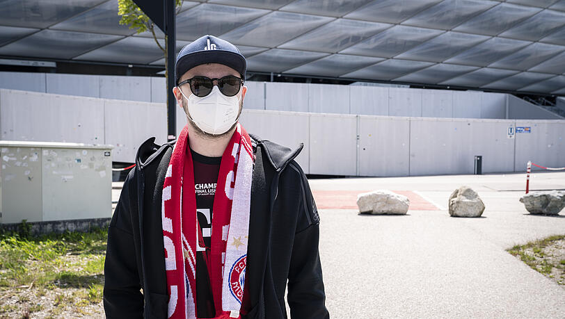 Einer der wenigen glücklichen Kartenbesitzer: Bayern-Fan Christopher (20)