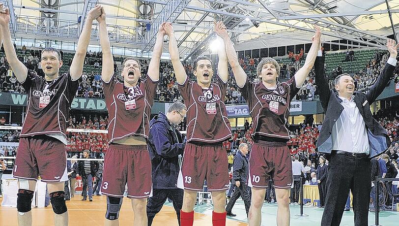 Pokalsieger waren sie schon vergangene Siaosn, jetzt woll en die Hachinger Volleyballer die Meisterschaft. Pokalsieger waren sie schon vergangene Siaosn, jetzt woll en die Hachinger Volleyballer die Meisterschaft.