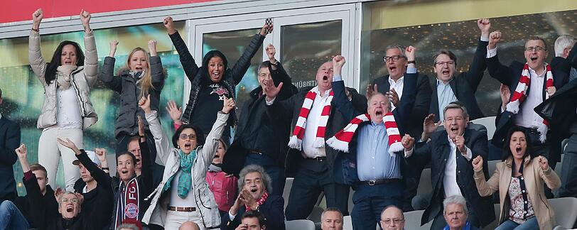 Am Samstag war Uli Hoeneß zum ersten Mal nach seiner Verurteilung wieder im Stadion. Die Bilder!
