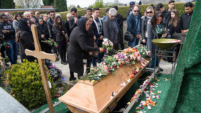 Die erstochene Frau wurde am Donnerstagvormittag in Prien beerdigt.